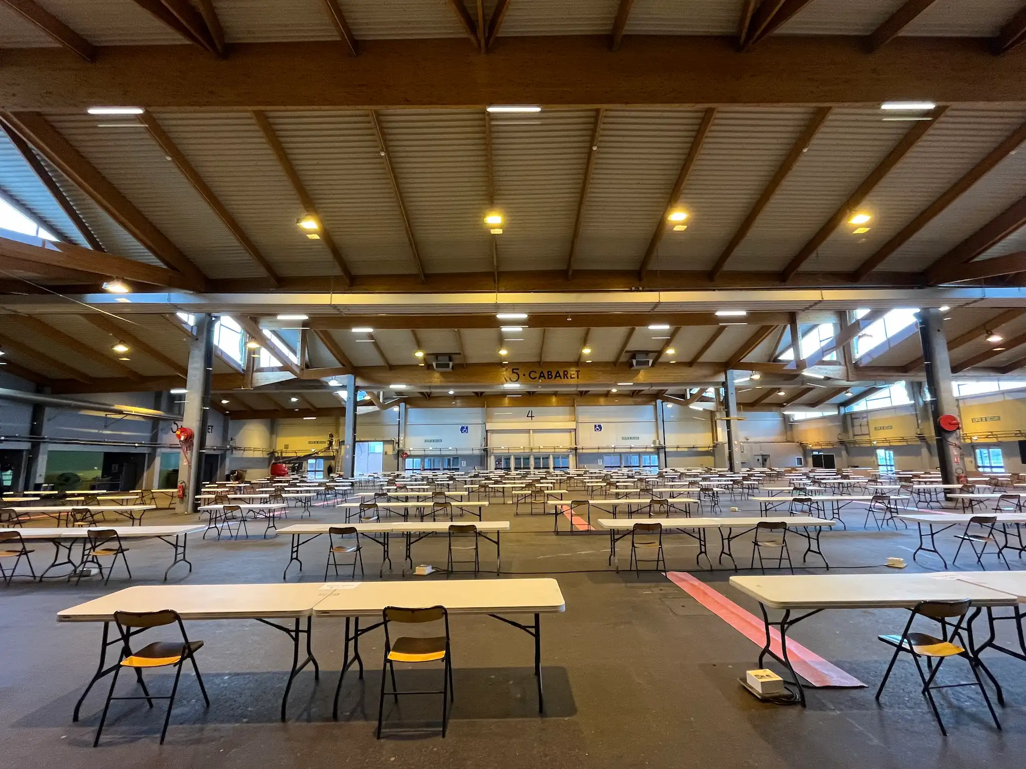 Vue du Hall4 vide dans le Parc des Expositions de Colmar