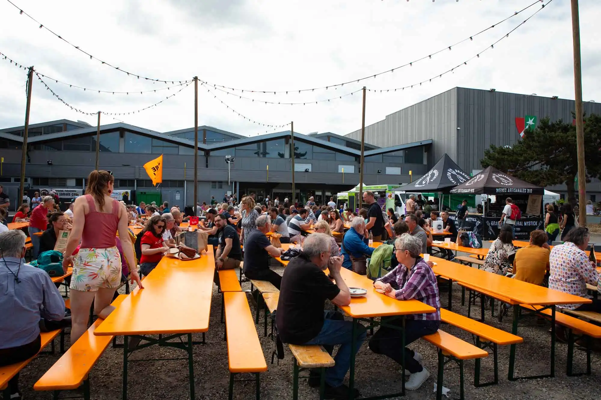 Installation d'un espace de repas extérieur - Parc des Expositions Colmar