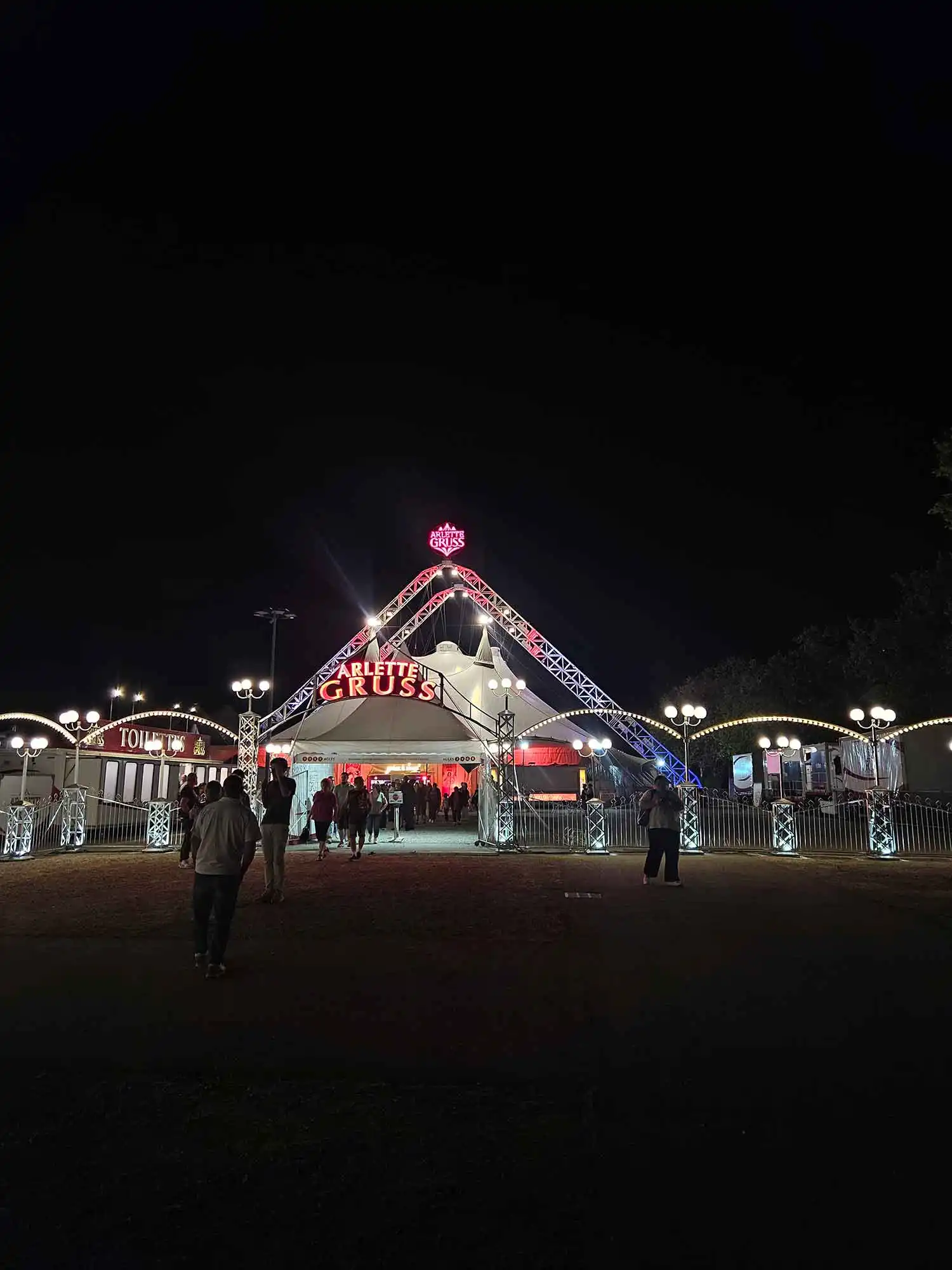 Installation d'un cirque dans les espaces extérieurs du Parc des Expositions de Colmar
