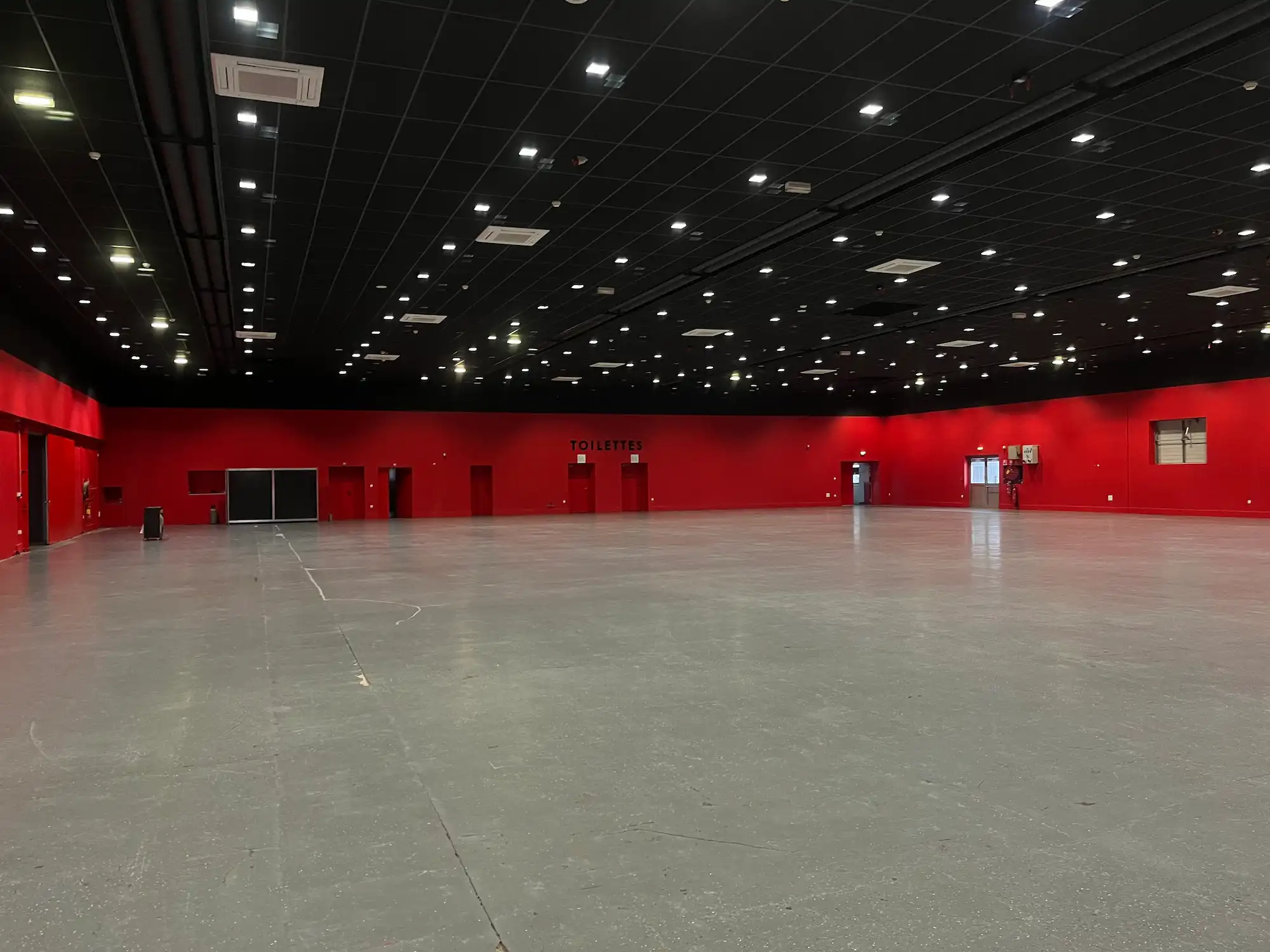 Hall 5 vide dans le Parc des Expositions de Colmar