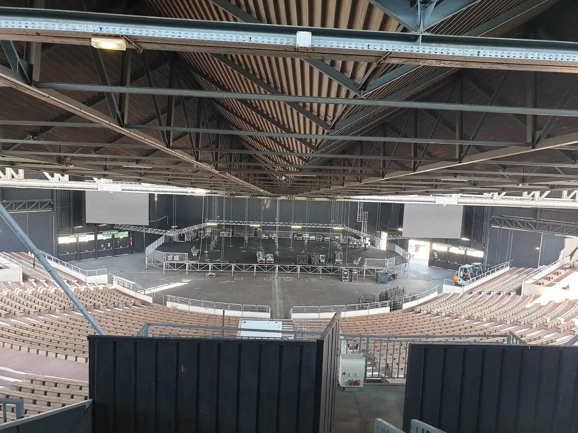 Vue intérieur vide du Théâtre Plein Air au Parc des expositions de Colmar